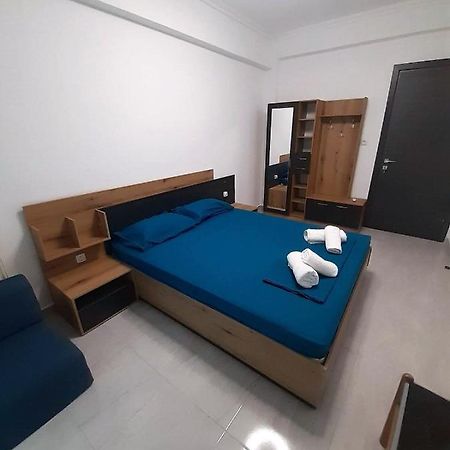 Ourania Apartment อัสโปรวาลตา ภายนอก รูปภาพ