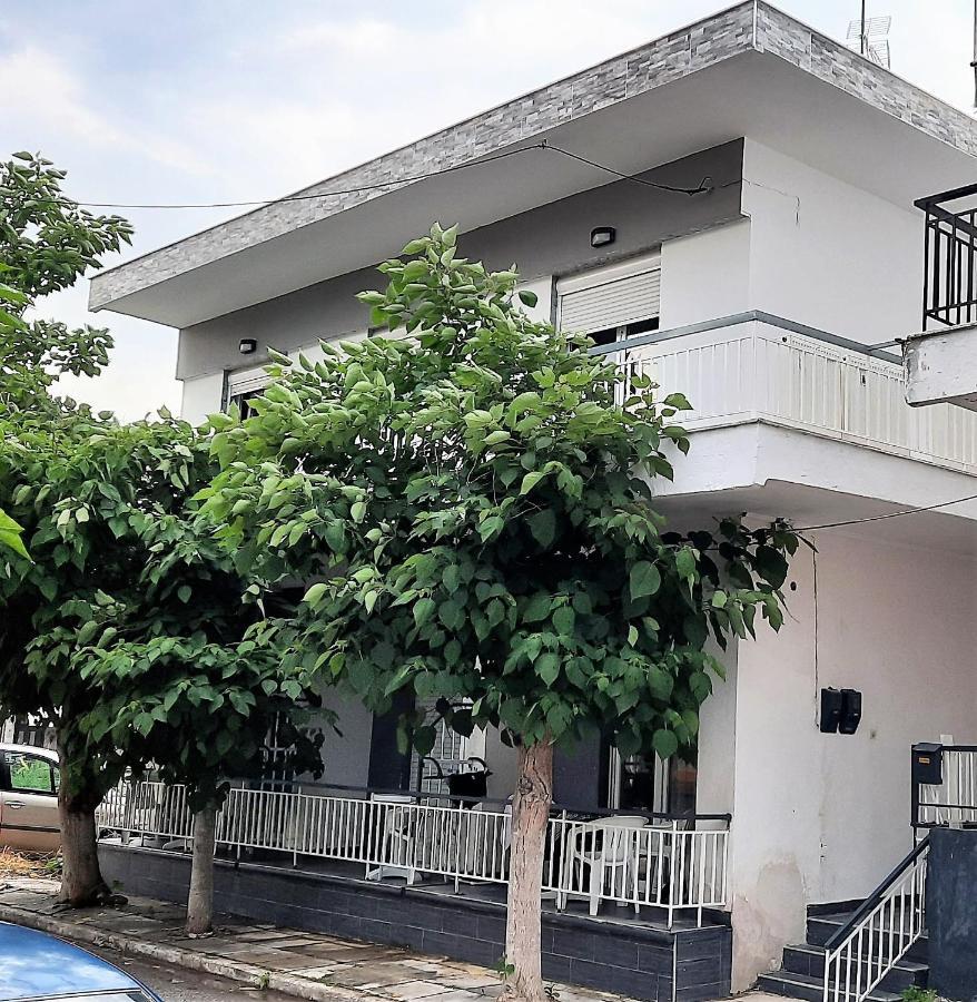 Ourania Apartment อัสโปรวาลตา ภายนอก รูปภาพ