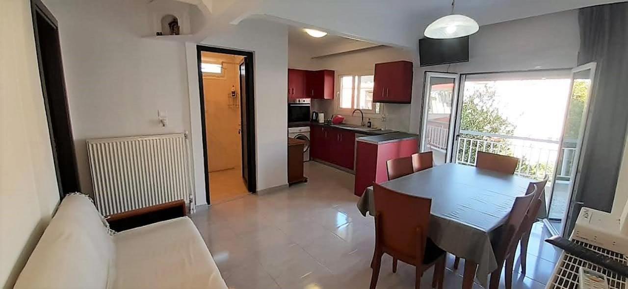 Ourania Apartment อัสโปรวาลตา ภายนอก รูปภาพ