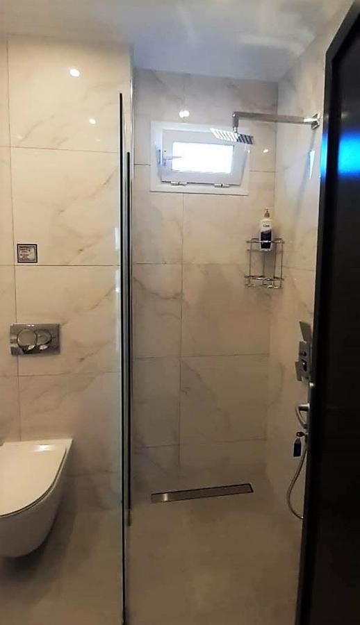 Ourania Apartment อัสโปรวาลตา ภายนอก รูปภาพ